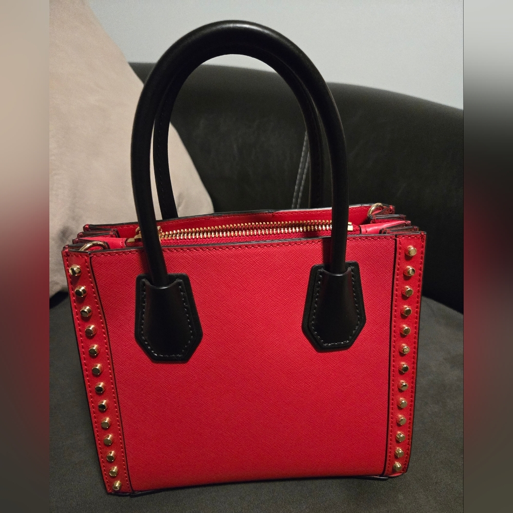 Michael Kors Studded Accordion Crossbody. - Picture 6 of 9